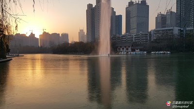 【隆冬百態(tài)】+西安+剛結(jié)冰的豐慶公園