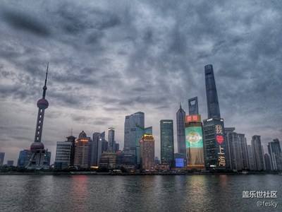   手持S7E，夜游上海灘！