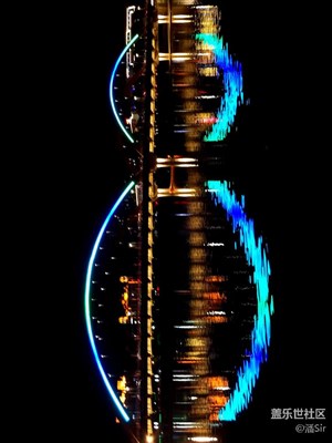 小城夜倒影