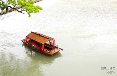 悠閑水中央