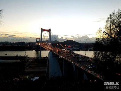 大橋與車流