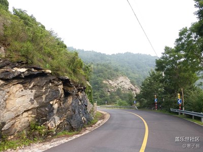 一邊開(kāi)車(chē)一邊抓拍還是不錯(cuò)的