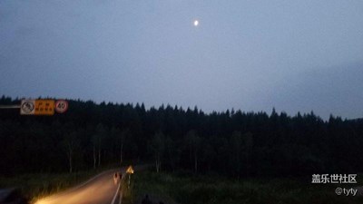 夜，月