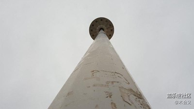 微風(fēng)小雨中