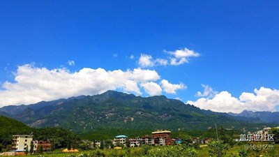 藍(lán)天白云