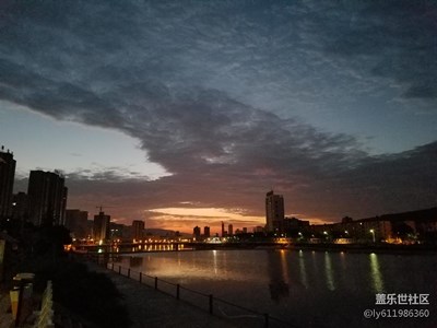 龍城晨光