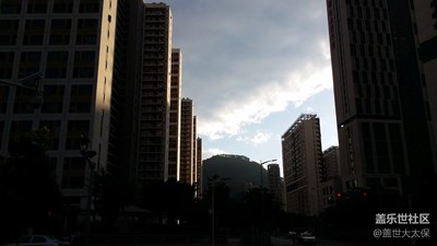 【帶著手機(jī)去撒歡兒】國慶的街道