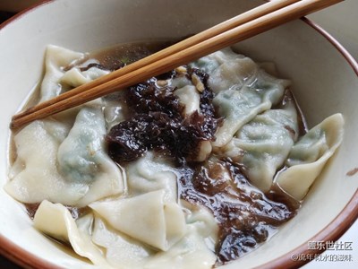 饞  餐