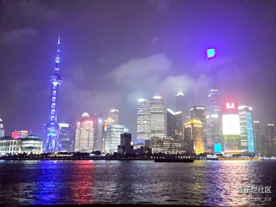 見有人發(fā)上海中心的照片，于是把以前出差用S4拍的分享一下！