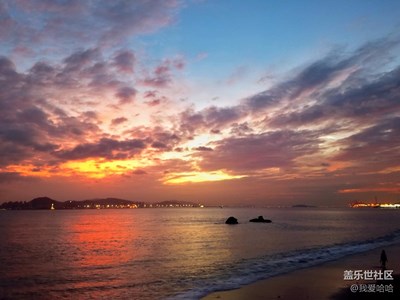 看日落晚霞，聽(tīng)海哭的聲音