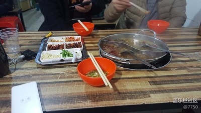 天冷跟火鍋挺配，什么都來(lái)點(diǎn)！