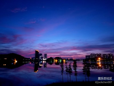 湖光夜色