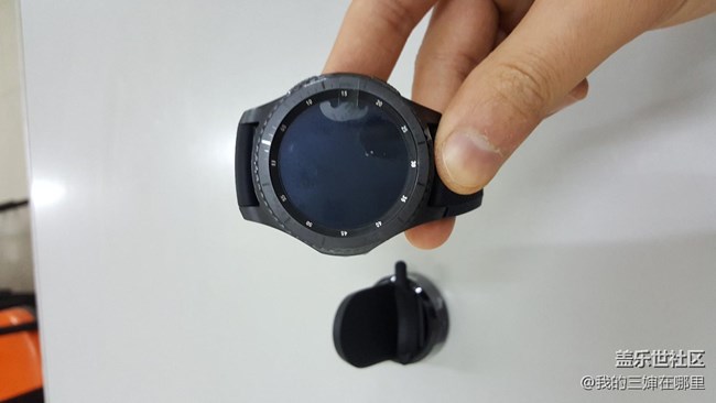 今天收到了盼望已久的Gear S3手表！請高手來解答我的疑惑！