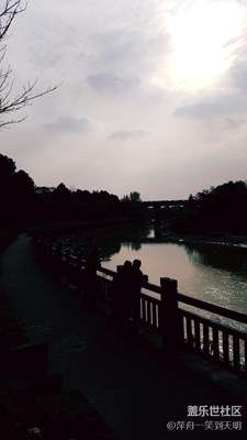 成都，午后太陽下人們
