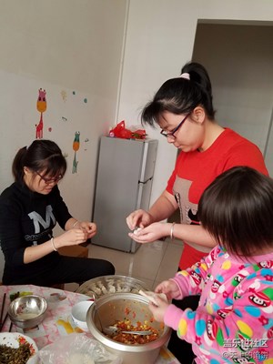 【家就在心中】春節(jié)節(jié)前和家人一起大“餃”一頓！