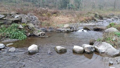 小河