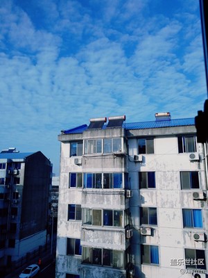 今天天好藍(lán)，明天要上班，真是太不開心了