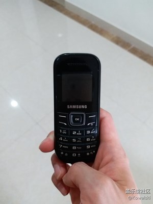 三星懷念機(jī)，有的舉個(gè)腳