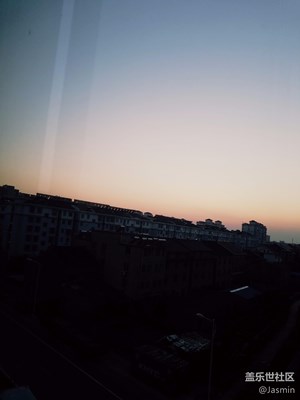 太陽(yáng)下山了。。
