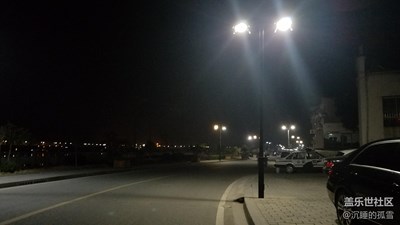 燈光下的街道