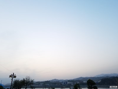 天高云淡