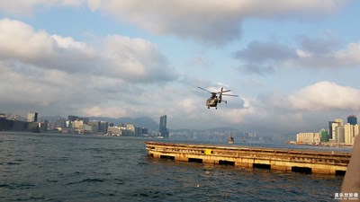低飛的灰機(jī)