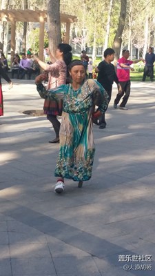 生活再艱難，我們也要快樂的面對