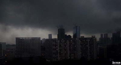 S7edge，小七正在接受大雨的洗禮