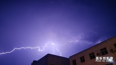 哈哈，又拍到閃電了！