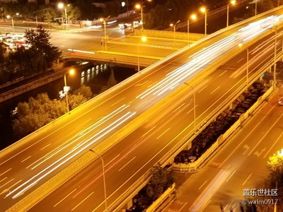 今夜的月亮和街!夜拍神器。。。