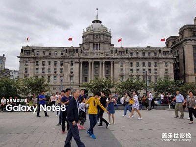 十一假期團(tuán)圓季+上海外灘