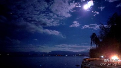原來，夜空可以這么美。