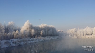 湖畔霧凇