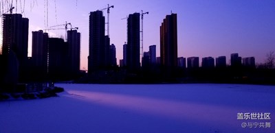 終于拍到了雪景，可惜雪下的不夠厚，沒有更多的景色