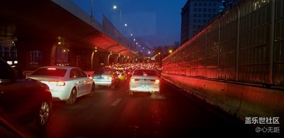 長春南湖廣場：此時(shí)是車的海洋