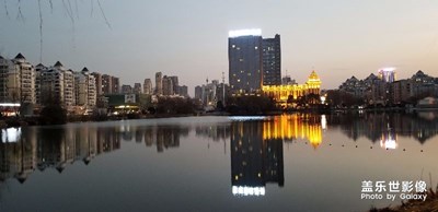武漢工人文化宮南門(mén)外黃昏