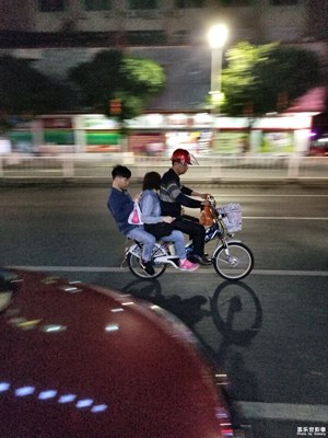 低光照夜間玩追焦！看來碰到了S8的拍照瓶頸了！