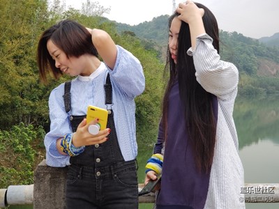 一組游玩人像