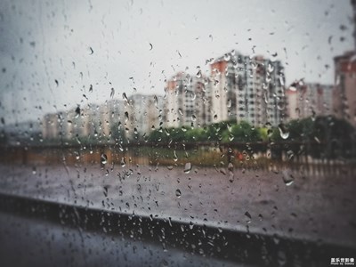 公交車窗外
