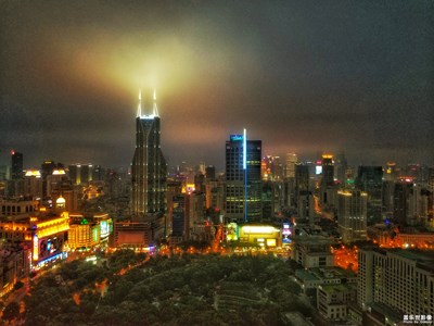 被點亮的夜