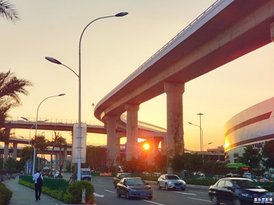 【行走，發(fā)現(xiàn)】+穿行在這座城市里