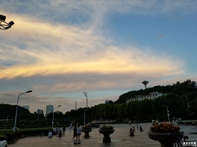 最美七彩祥云，霞光初現(xiàn)