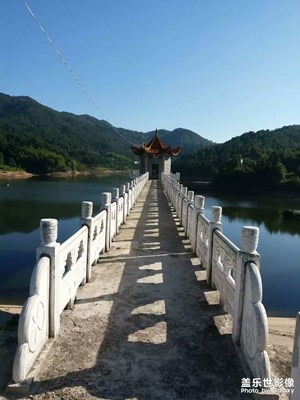 晴天萬里，風(fēng)光無限
