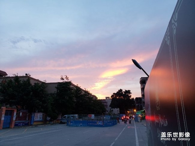 夕陽(yáng)西下