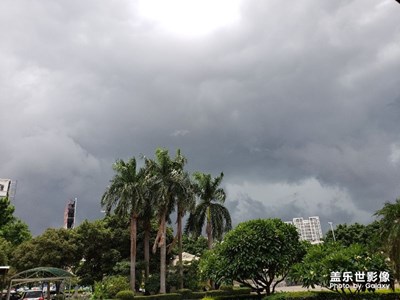 陽光下的烏云