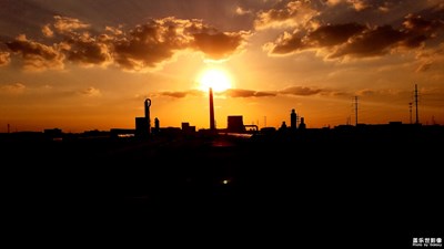 工業(yè)與夕陽。