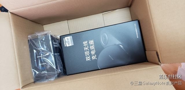 收到預(yù)定的手表和雙向無線充電器啦