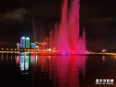 江邊一景