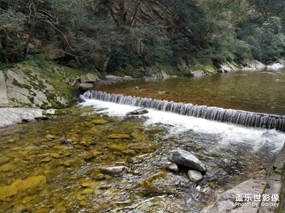 中秋游山戲水