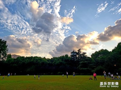 長(zhǎng)天彩云共秋水